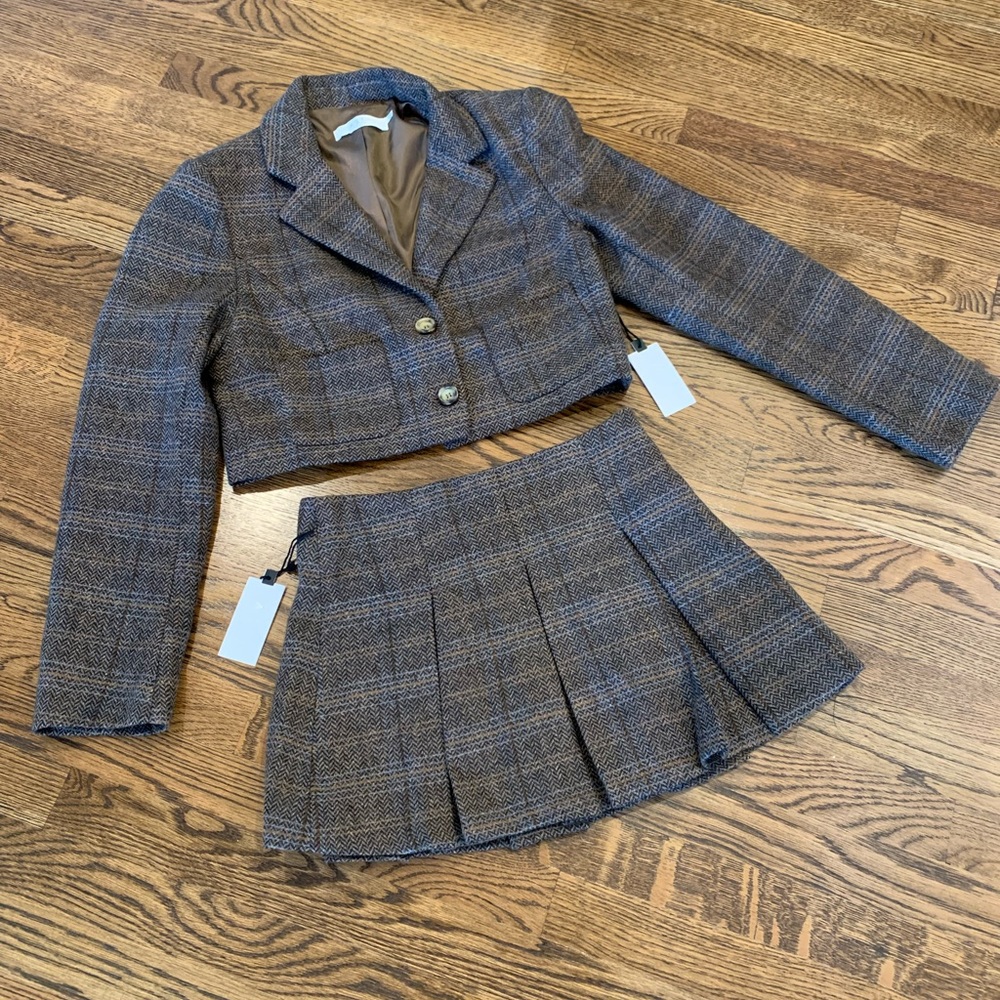 ASTR the Label NWT pleated skirt and jacket, M